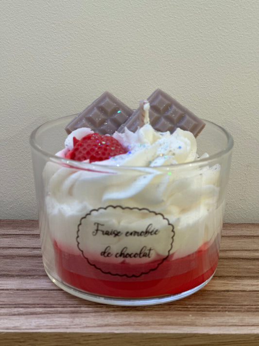 Bougie gourmande senteur Fraise enrobée de chocolat